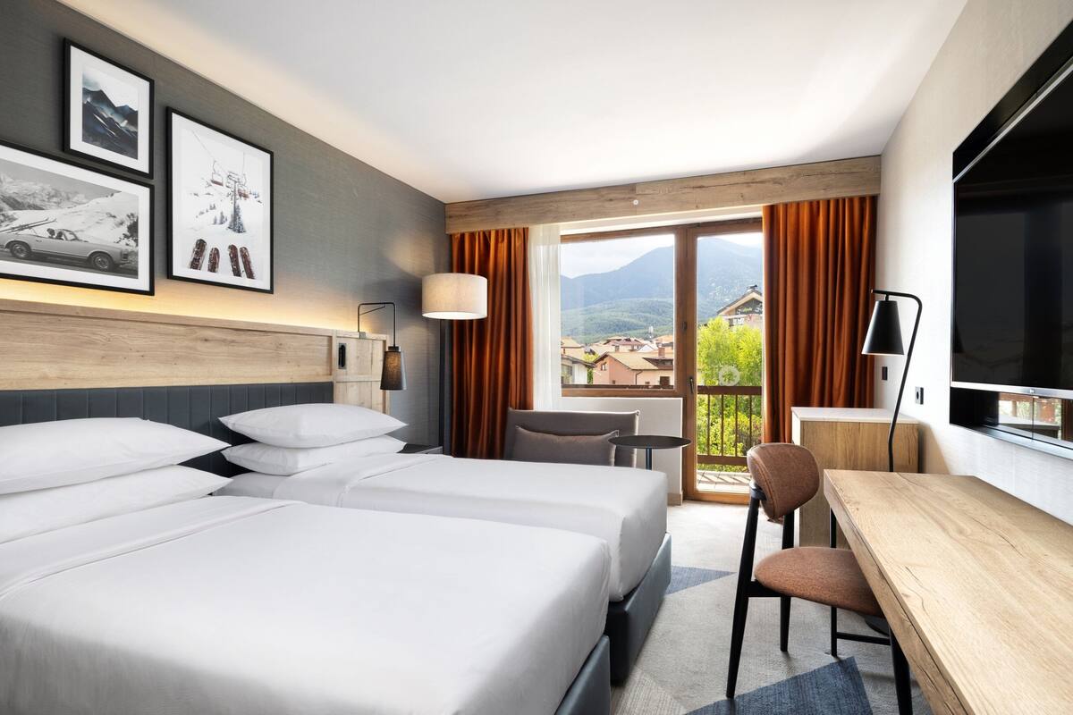 Deluxe Room, 1 Double Bed, Balcony | Minibar, in-room safe, desk, laptop workspace