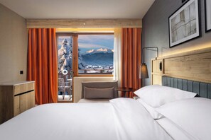 Quarto luxo, 1 cama de casal, sacada | Frigobar, cofres nos quartos, escrivaninha