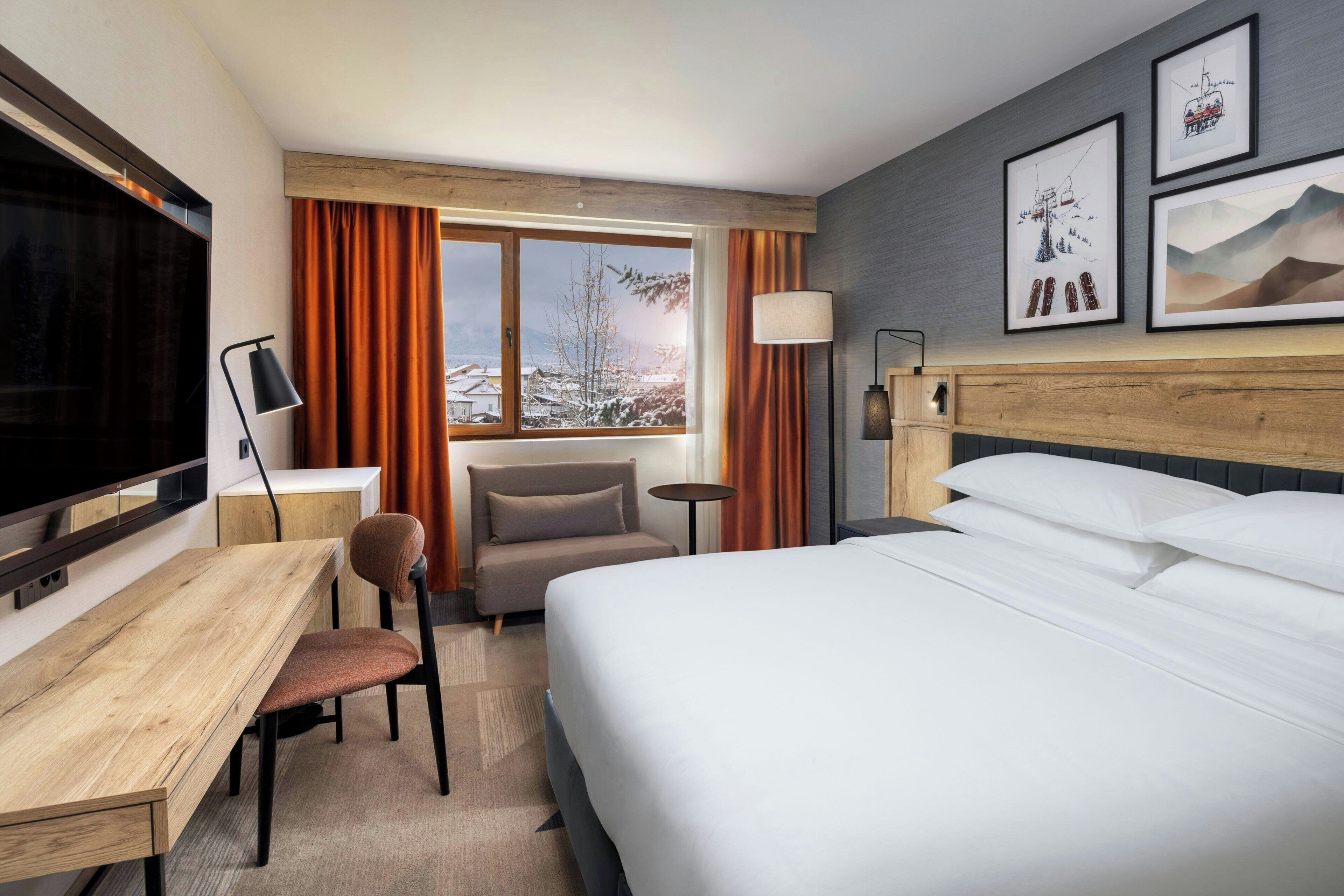 Standard Room, 1 King Bed with Sofa bed | Minibar, in-room safe, desk, laptop workspace