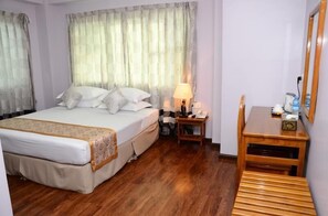 Minibar, escriptori i wifi gratuïta 