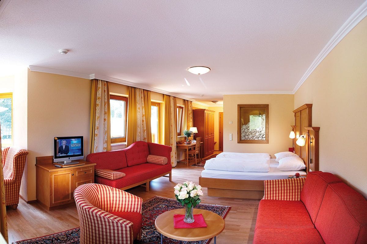 Junior-Suite, Balkon (Superior) | Minibar, Schreibtisch, schallisolierte Zimmer, kostenloses WLAN