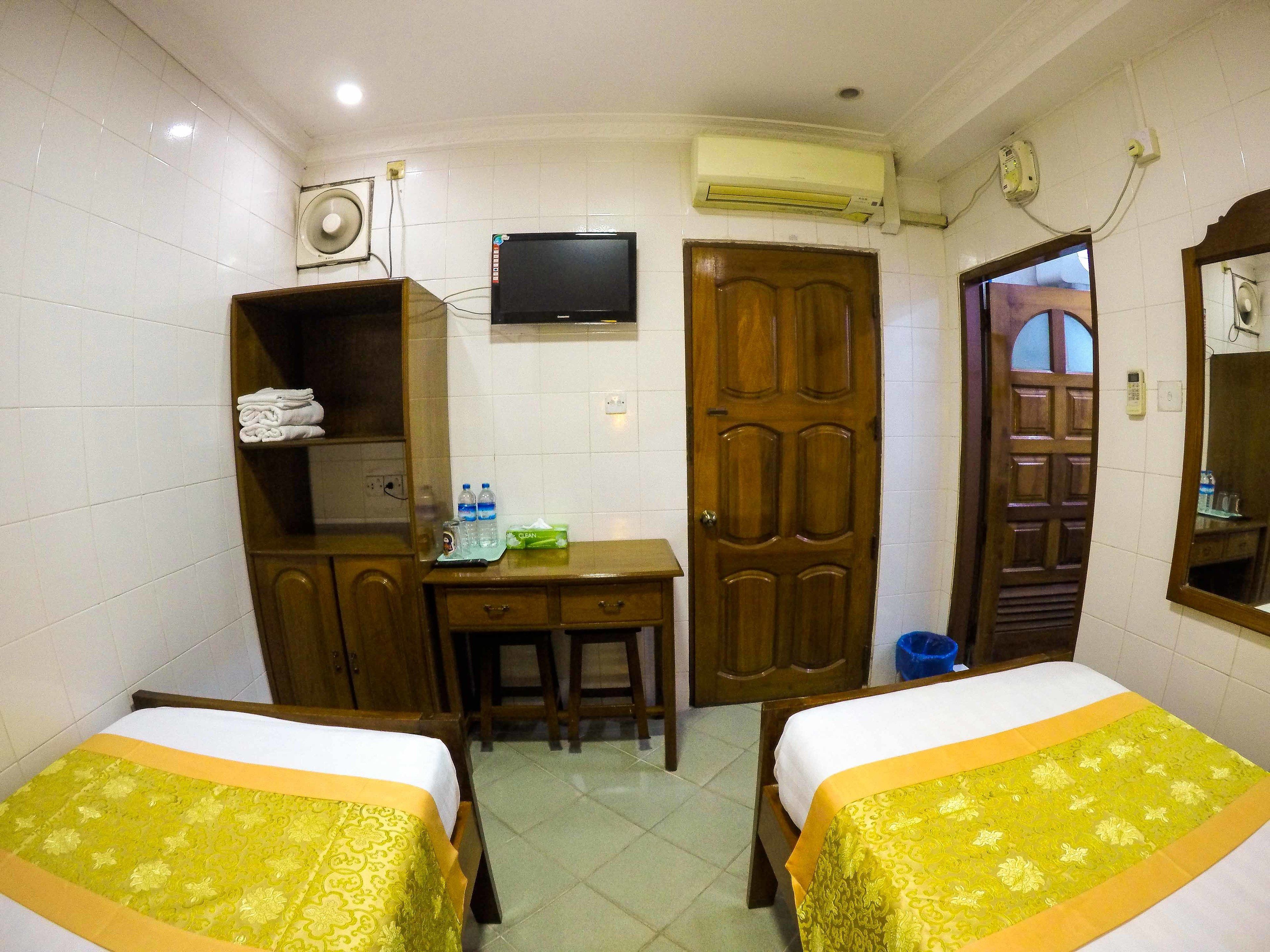 standard double or twin with no window | in-room safe, desk, free wifi