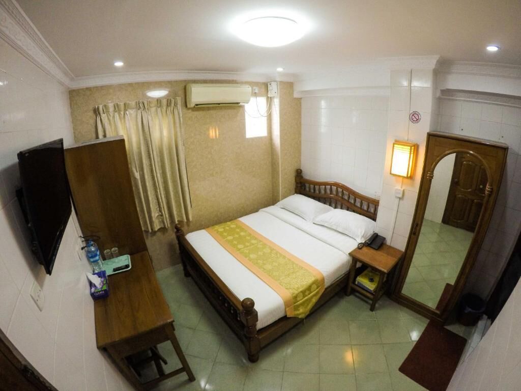 in-room safe, desk, free wifi