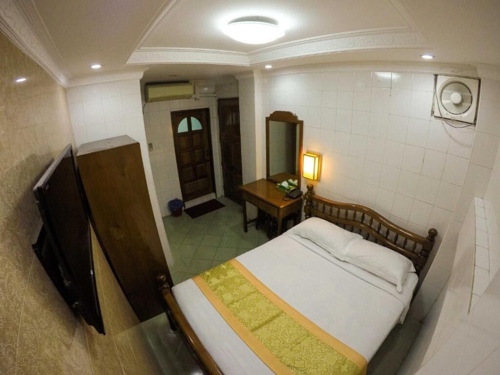 in-room safe, desk, free wifi