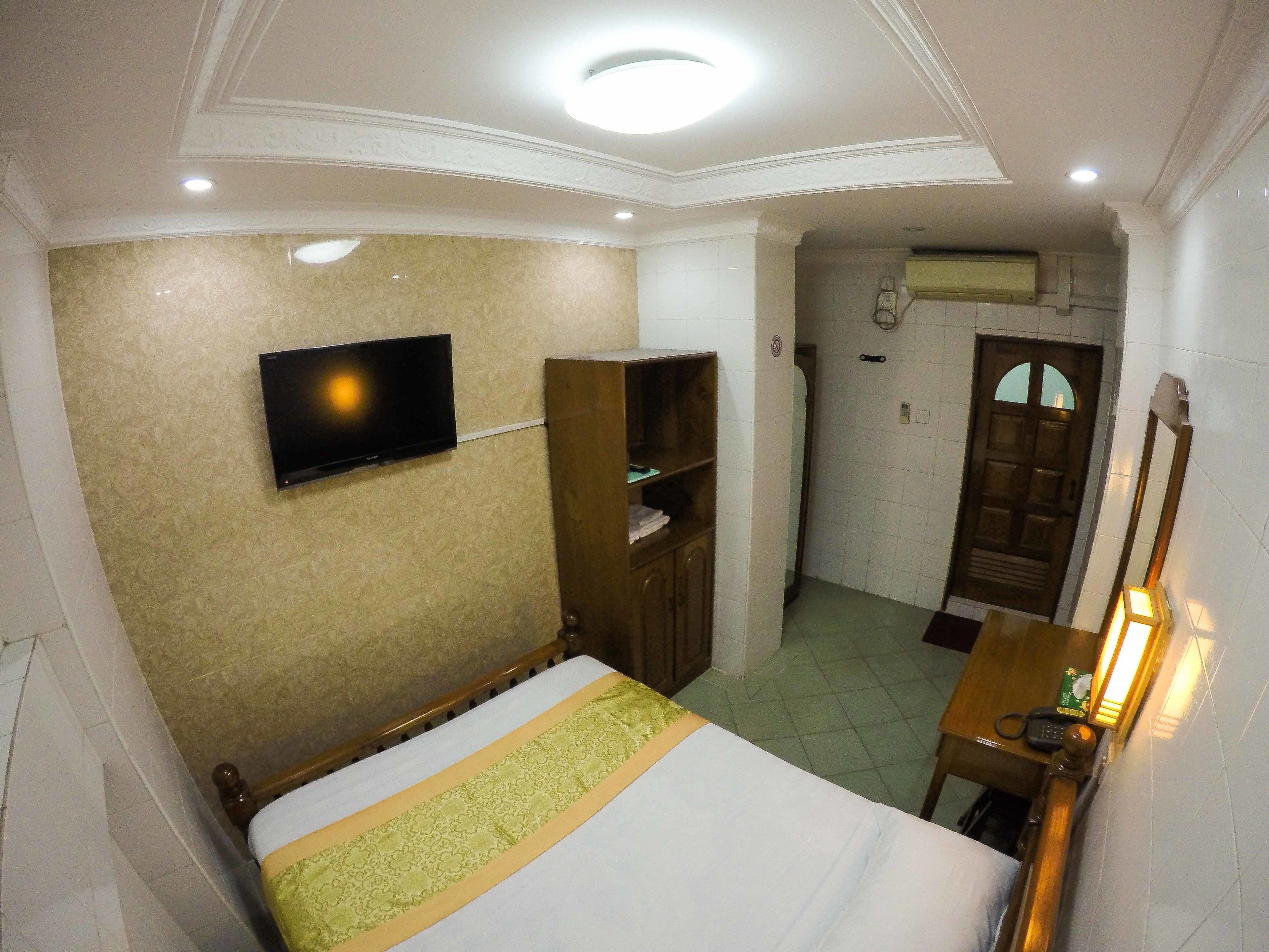 standard double or twin with no window | in-room safe, desk, free wifi