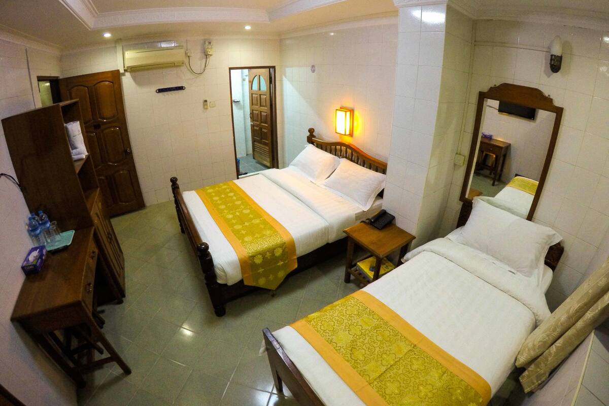 In-room safe, desk, free WiFi