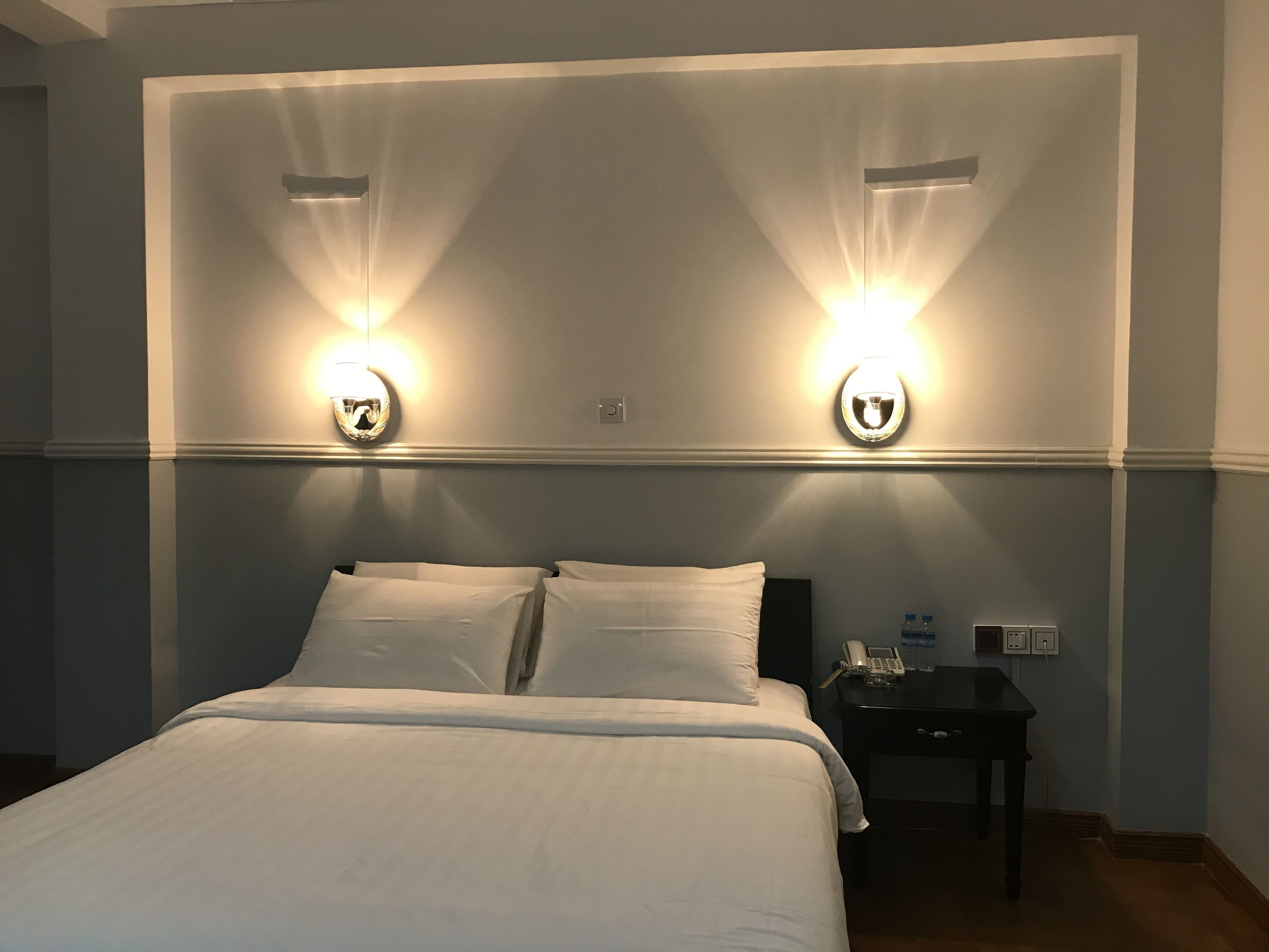 Deluxe Room, 1 Bedroom, Smoking | Minibar, in-room safe, desk, rollaway beds (surcharge)