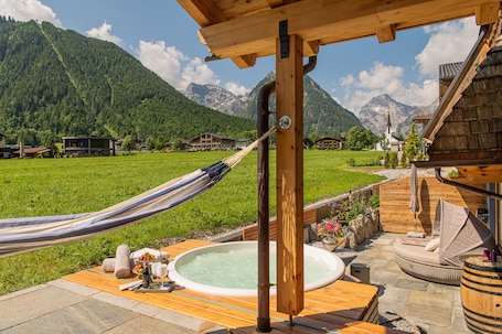 Luxury Apartment | Premium bedding, in-room safe, individually furnished, blackout drapes