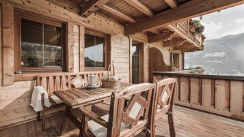 Panoramic-Apartment, 2Â Schlafzimmer, Balkon, Bergseite | Terrasse/Patio