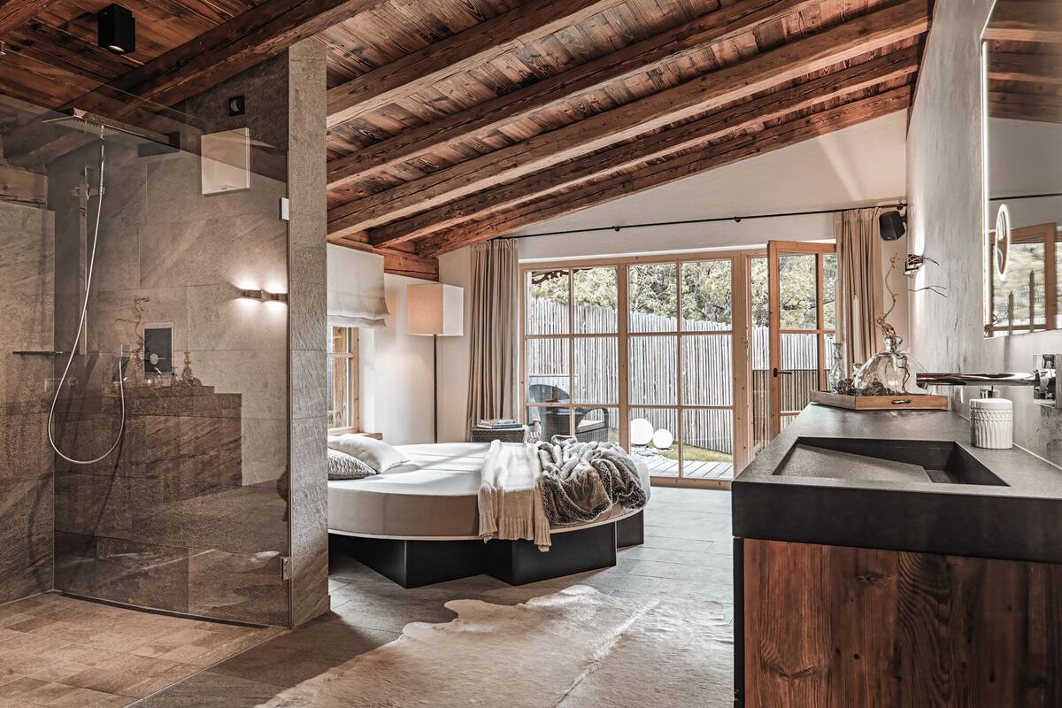 outdoor treatment area, sauna, steam room, body treatments