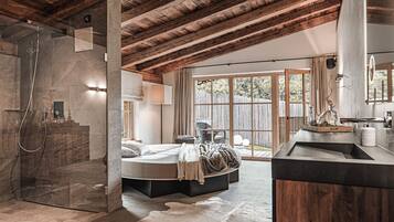 Outdoor treatment area, sauna, steam room, body treatments