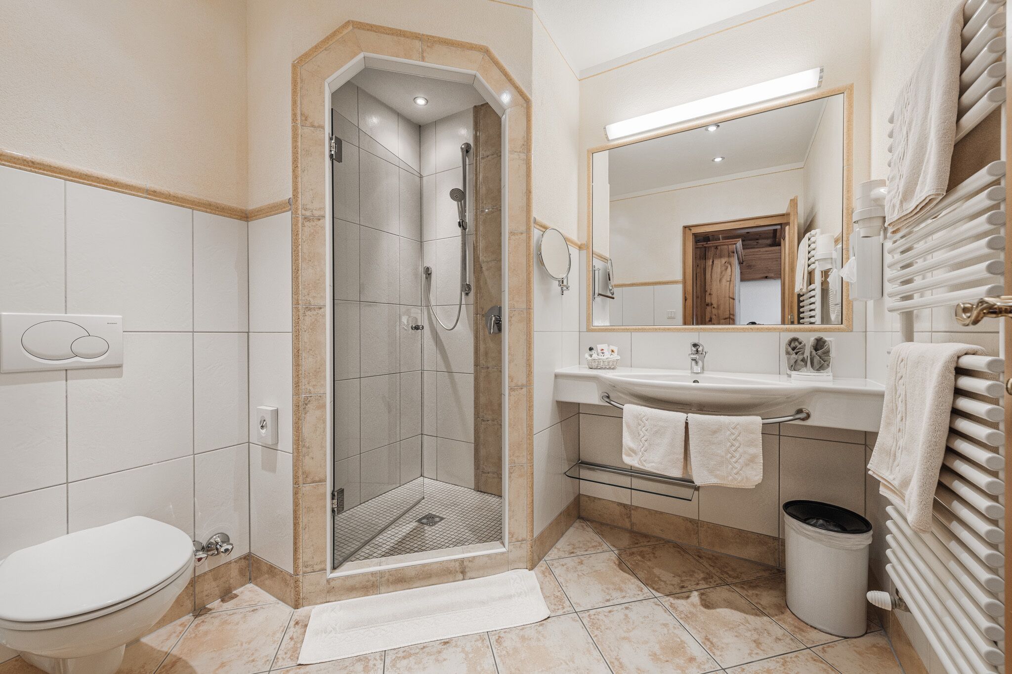panoramic apartment, 2 bedrooms | bathroom | separate bathtub and shower, deep-soaking bathtub, designer toiletries
