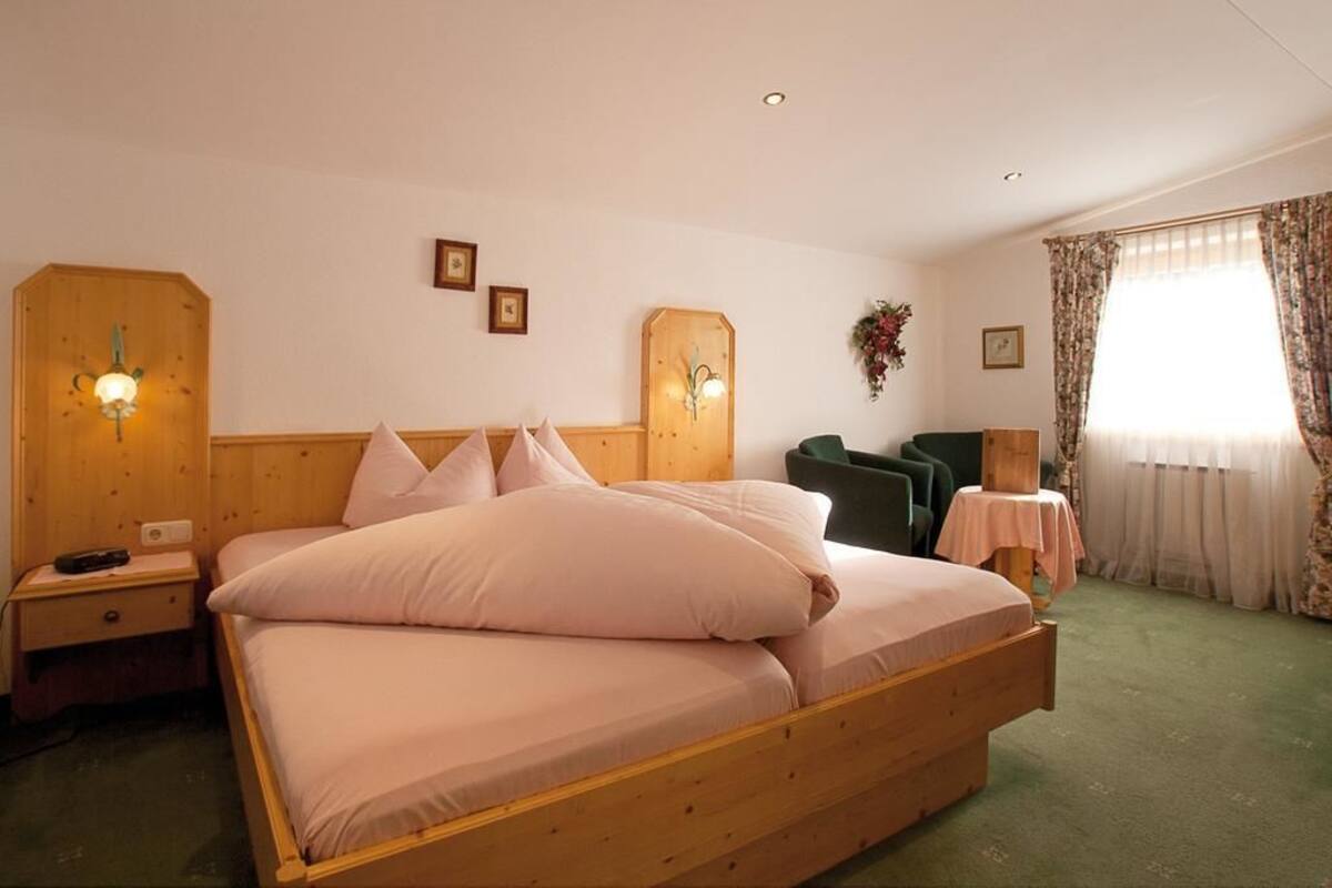 In-room safe, free WiFi, bed sheets