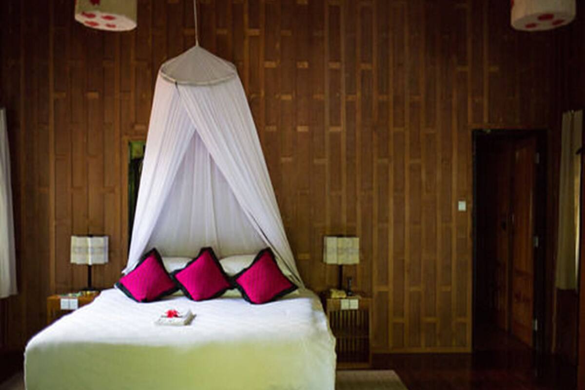 Garden House | Minibar, in-room safe, desk, blackout drapes