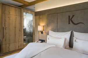 Escritorio, wifi gratis, ropa de cama