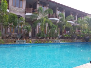 Suite Junior, en bord de piscine | Piscine extérieure