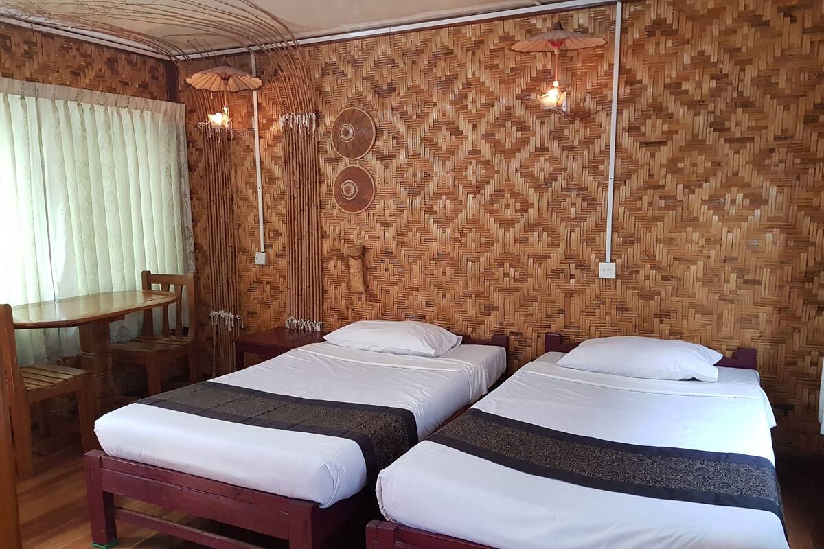 Standard Room, Bathtub | In-room safe, desk, rollaway beds (surcharge), WiFi (free)