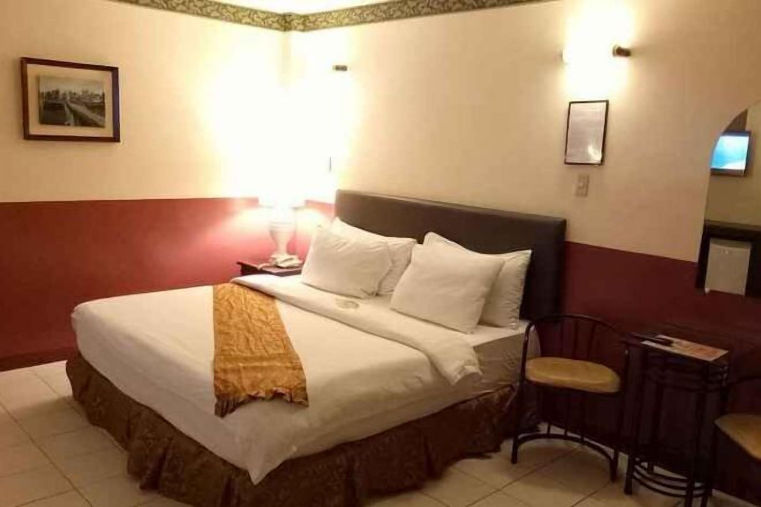 Desk, free WiFi, bed sheets