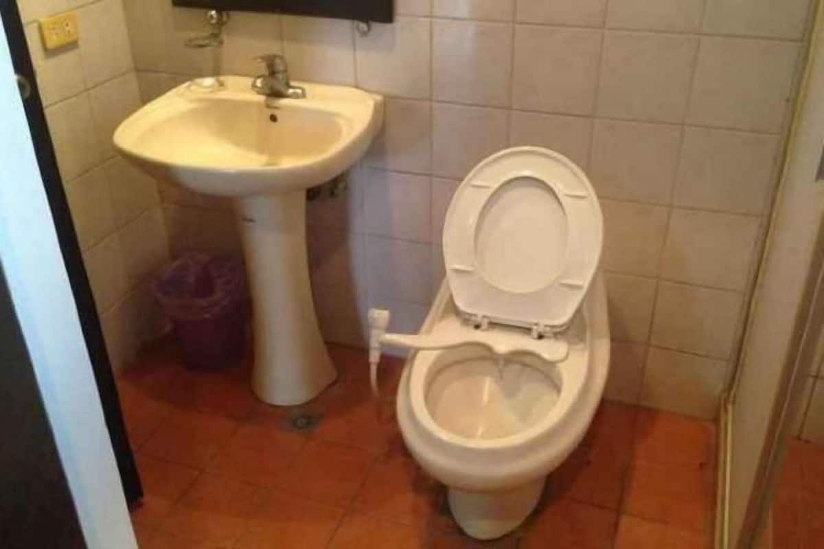 Shower, free toiletries, bidet, towels