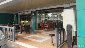 A cafe with outdoor seating, a counter, and a visible menu. - DM Residente Inns and Villas (Angeles City)