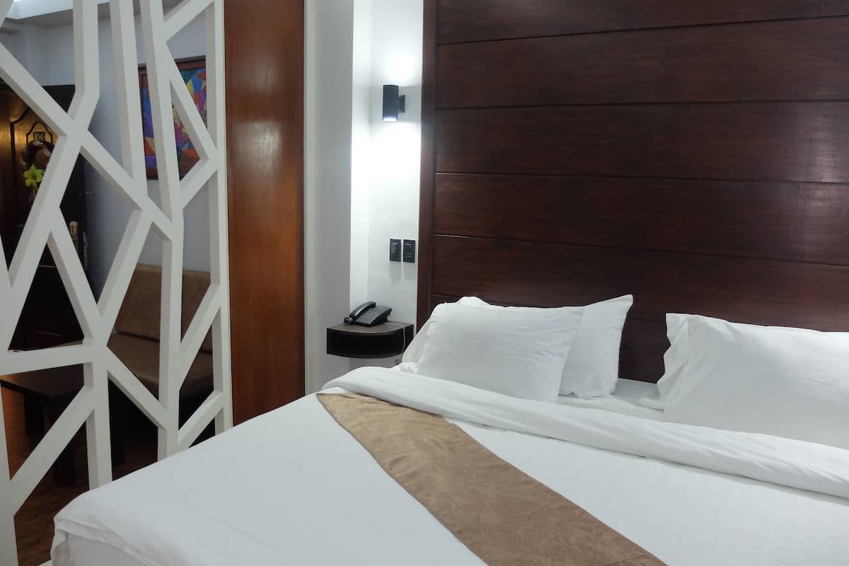 Superior Room | Escritorio, wifi gratis y ropa de cama