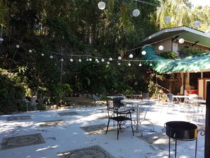 Frokost og lunsj serveres, asiatiske retter