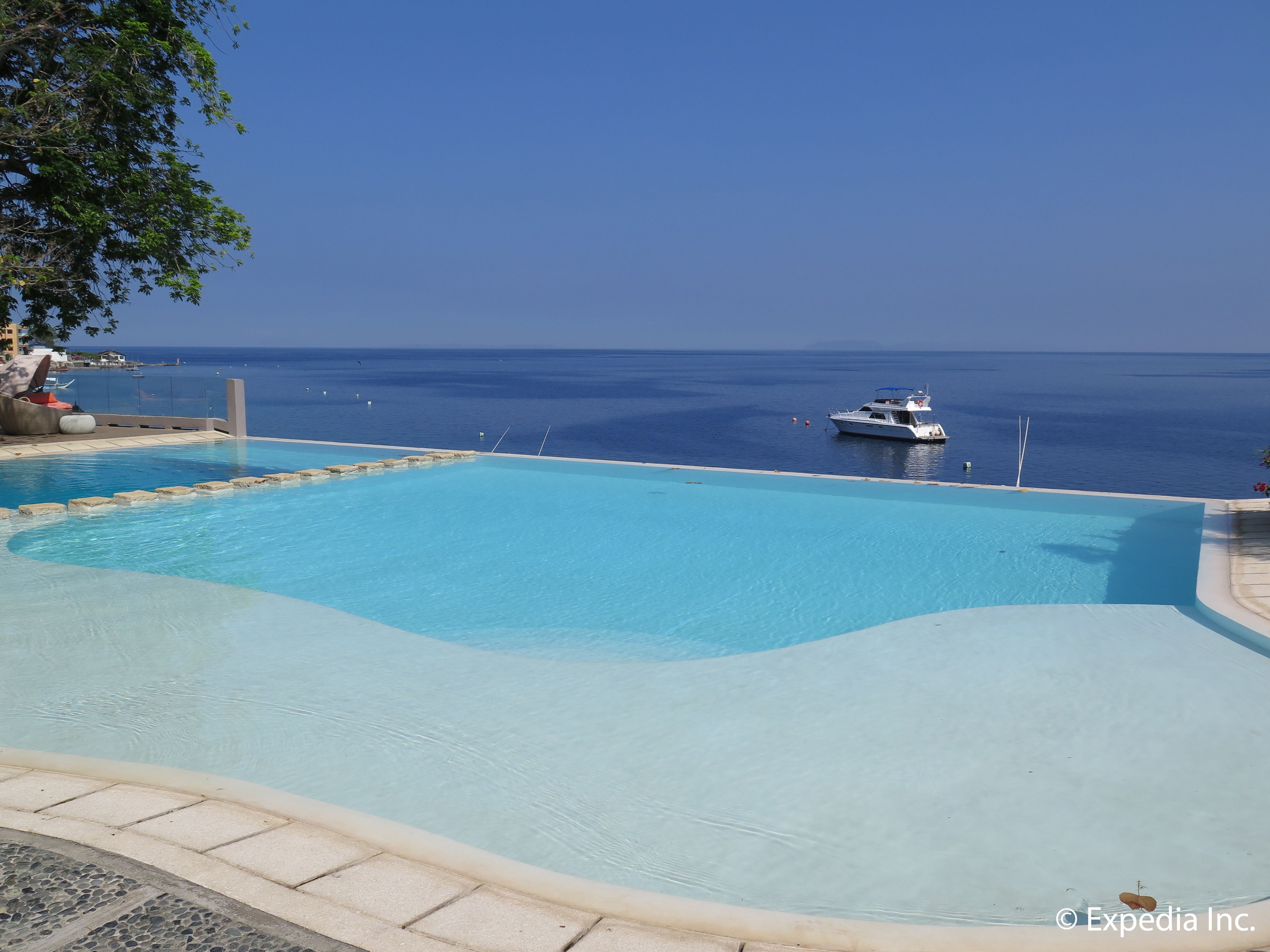 Outdoor pool, an infinity pool