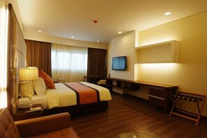 Premium Suite Room | In-room safe, desk, iron/ironing board, free WiFi - SanTomas Suites (Santo Tomas)