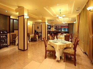 Dining - Contessa Hotel (Shumen)