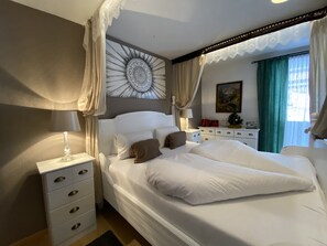 เอ็กซ์คลูซีฟอพาร์ทเมนท์, 1 ห้องนอน, อ่างน้ำวน, วิวหุบเขา | เครื่องนอนระดับพรีเมียม, มินิบาร์, ตู้นิรภัยในห้องพัก