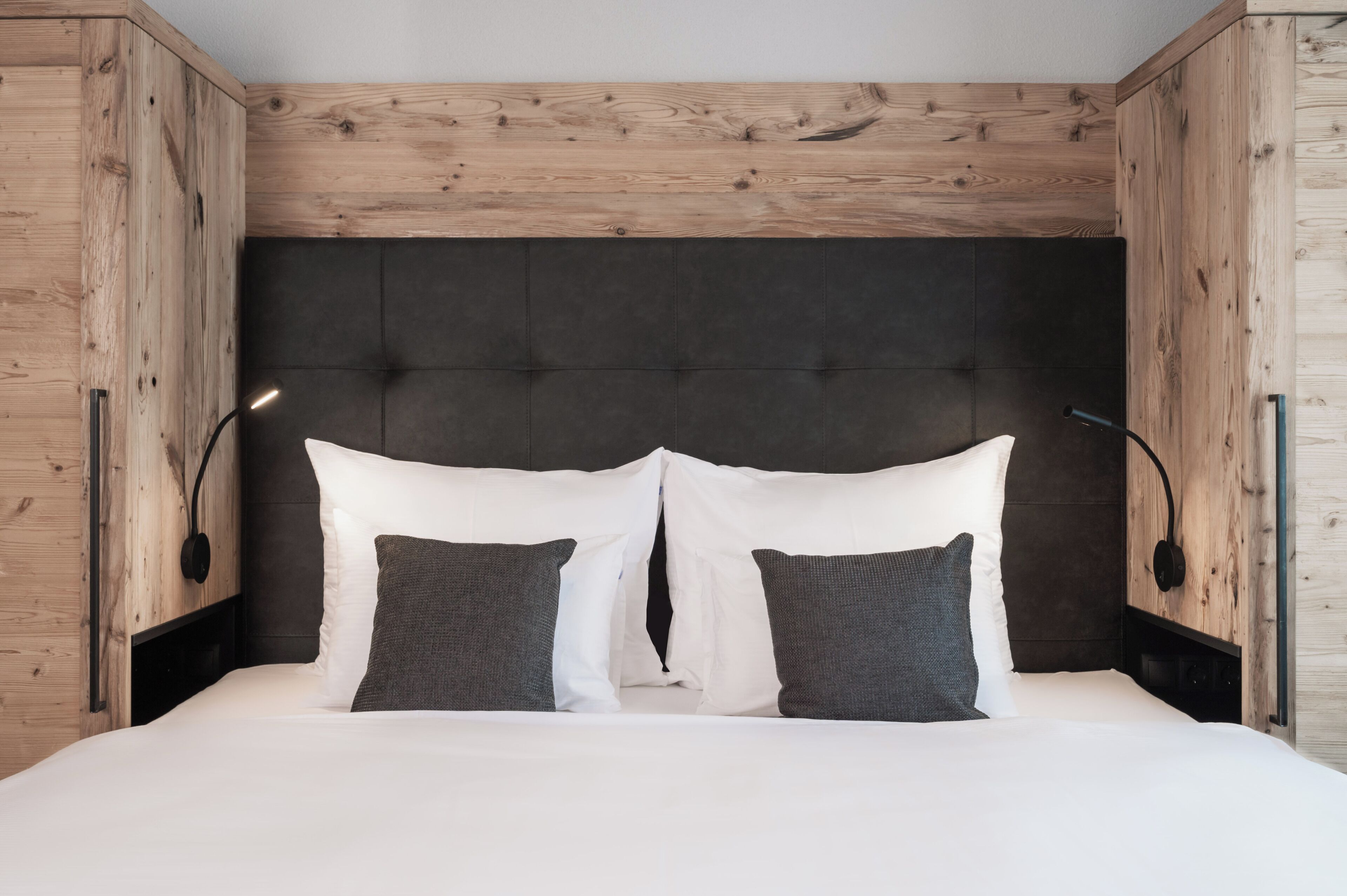 Premium bedding, in-room safe, free WiFi, bed sheets