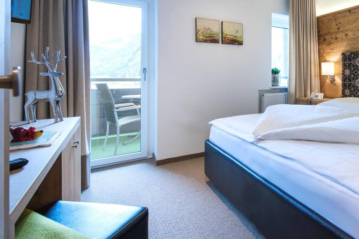 premium bedding, in-room safe, desk, soundproofing