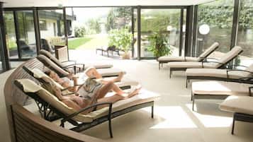 Sauna, Whirlpool, Dampfbad, Körperbehandlungen, Warmsteinmassagen