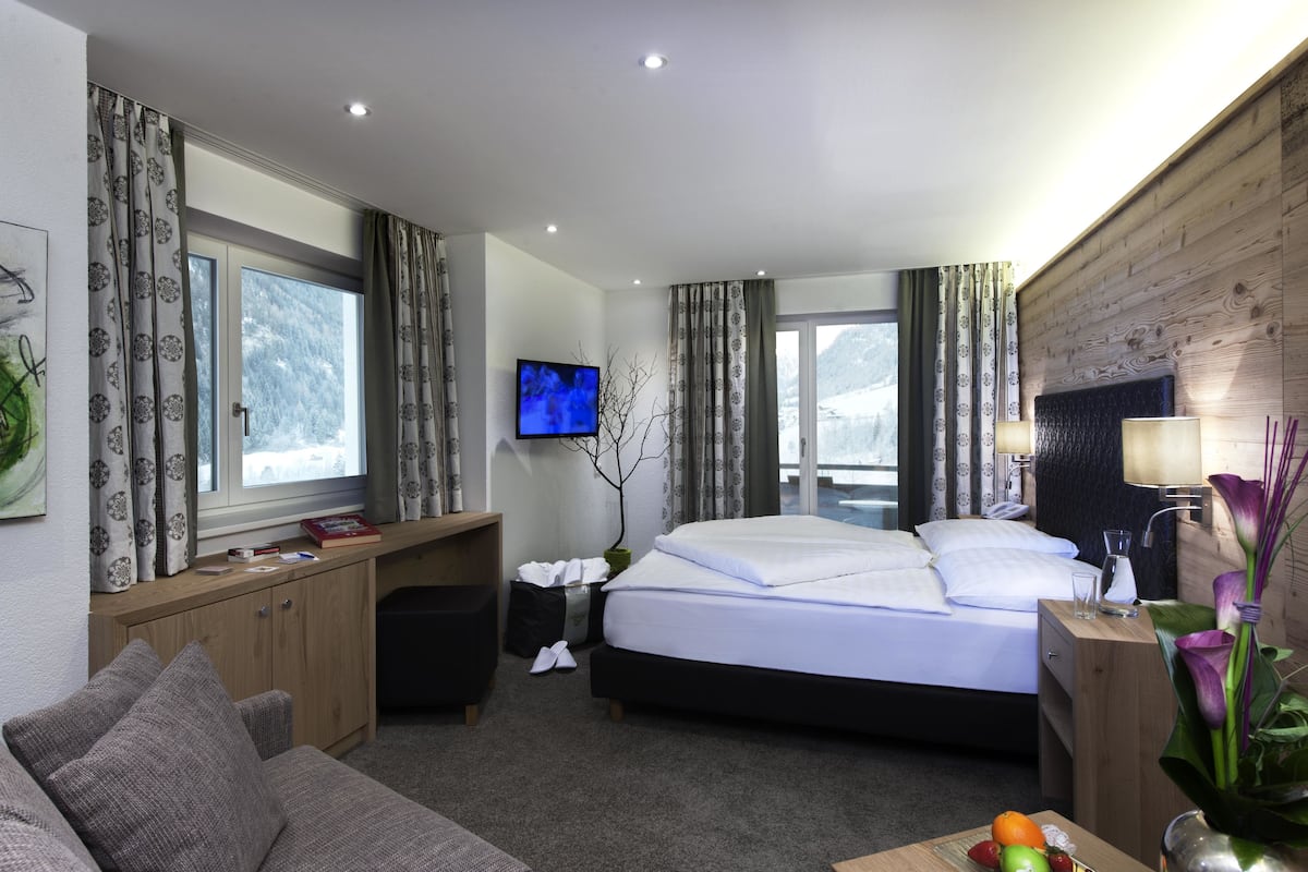 comfort double room, balcony, mountain view | premium bedding, in-room safe, desk, soundproofing
