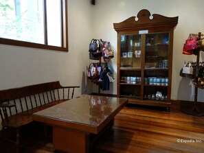 Interior - Malate Pensionne (Manila)