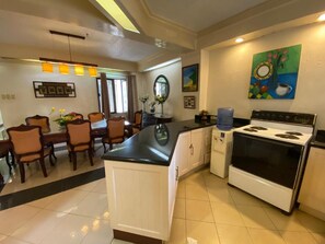Private kitchen - Stonehouse Bed and Breakfast (Quezon City)