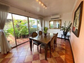 Dining - Stonehouse Bed and Breakfast (Quezon City)