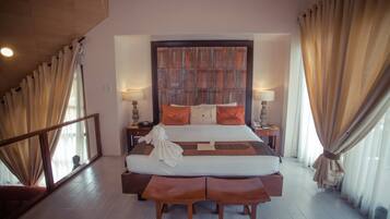 Caja de seguridad en la habitación y escritorio