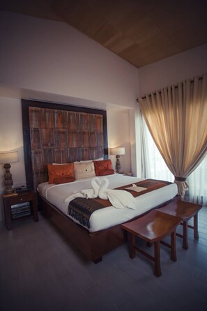 Vila executiva | Cofres nos quartos, escrivaninha, ferros/tábuas de passar roupa