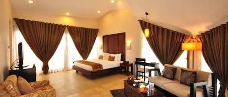 In-room safe, desk, iron/ironing board, free WiFi