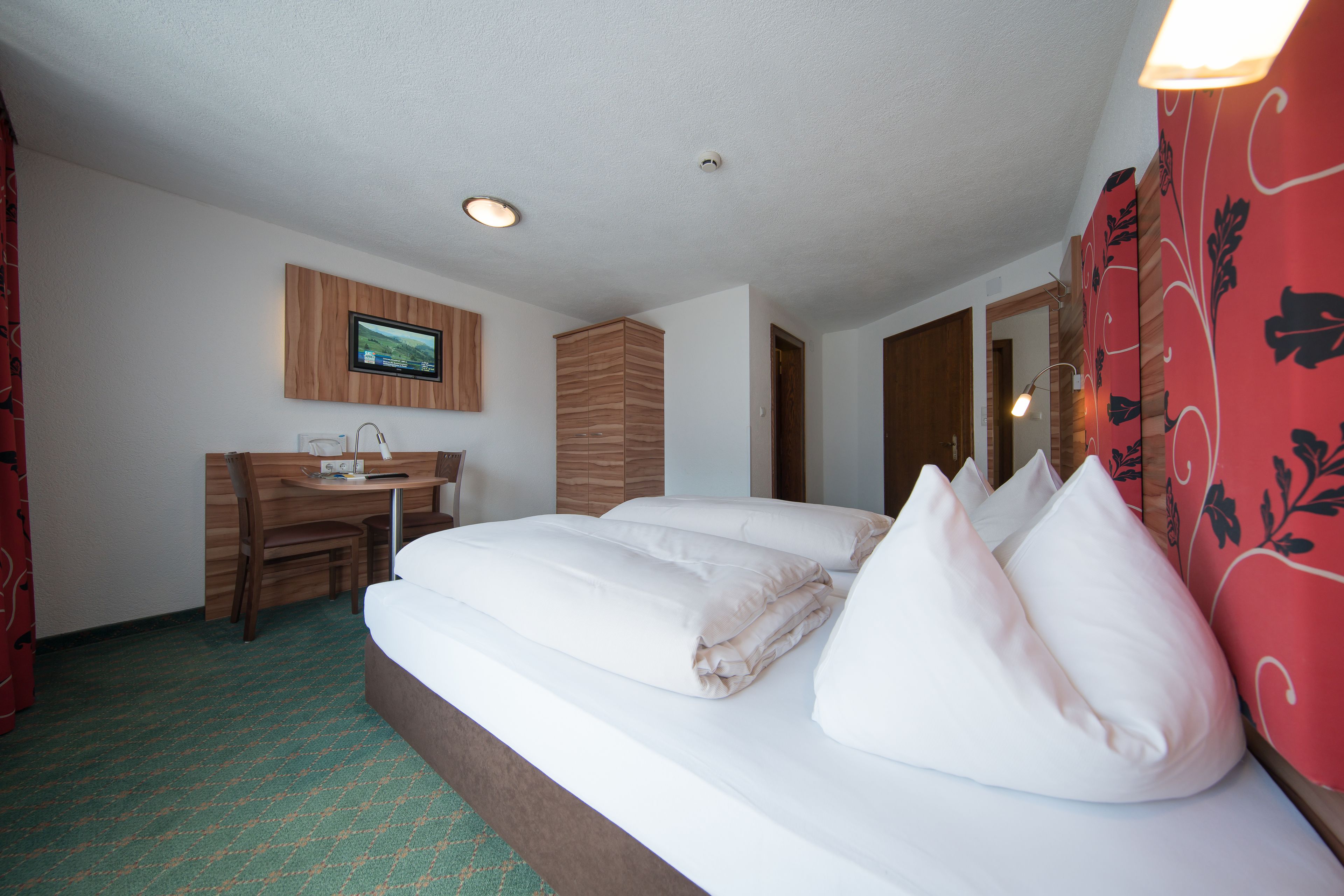 double room, balcony, mountain view | desk, free wifi, bed sheets