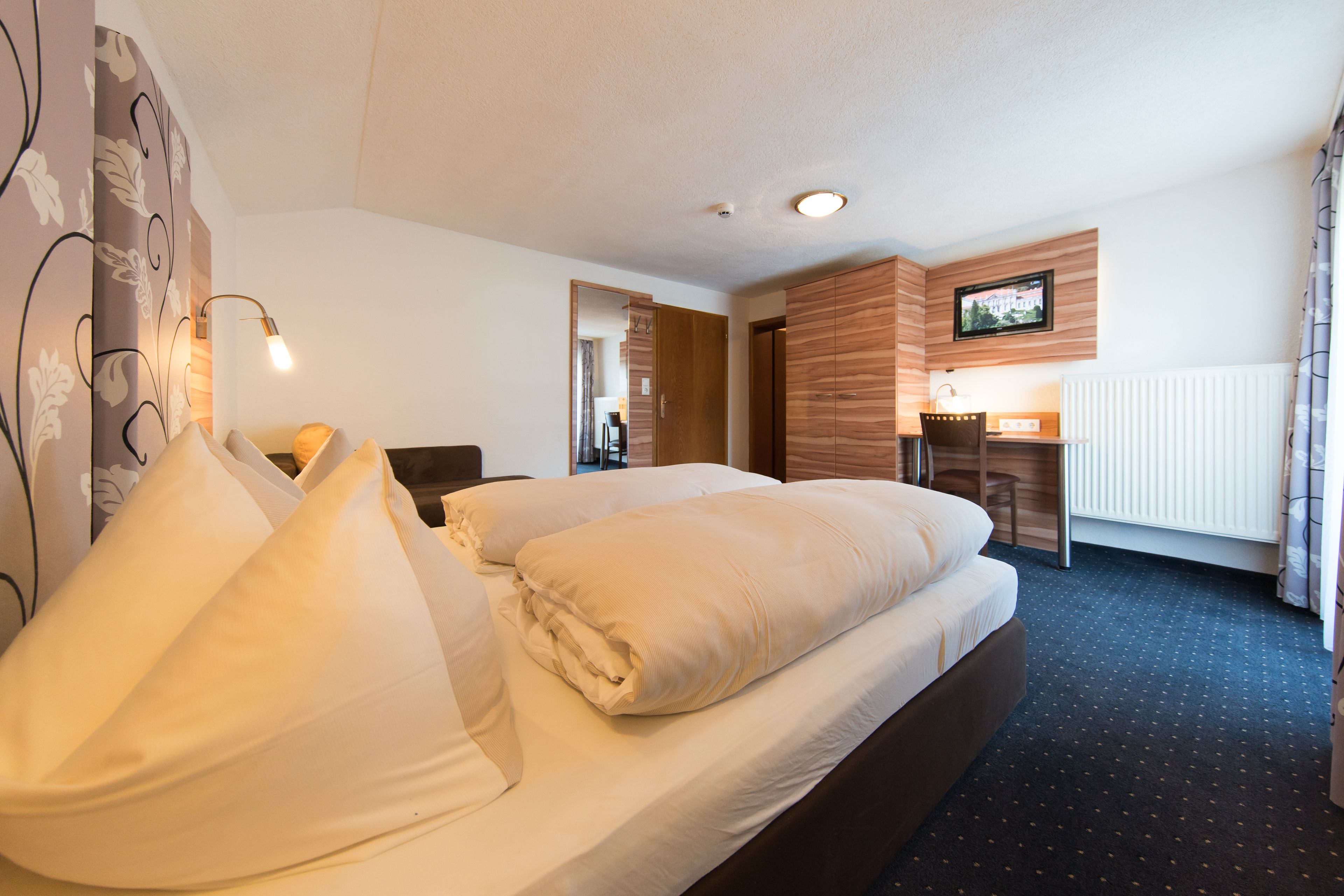 double room, balcony, mountain view | desk, free wifi, bed sheets