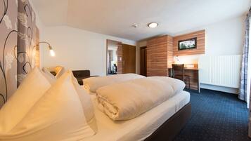 Double Room, Balcony, Mountain View | Desk, free WiFi, bed sheets