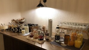 A breakfast buffet with various food items and beverages. - Gasthof Pension Posthansl (Heiterwang)