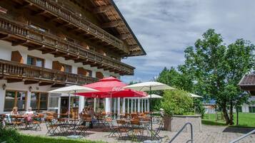 Mittagessen und Abendessen, regionale Küche