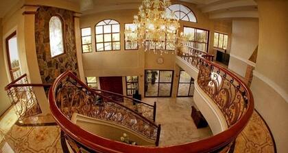 The Q Hotel & Restaurant