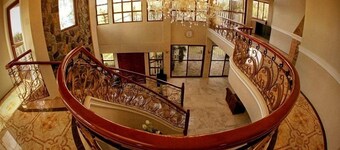 The Q Hotel & Restaurant