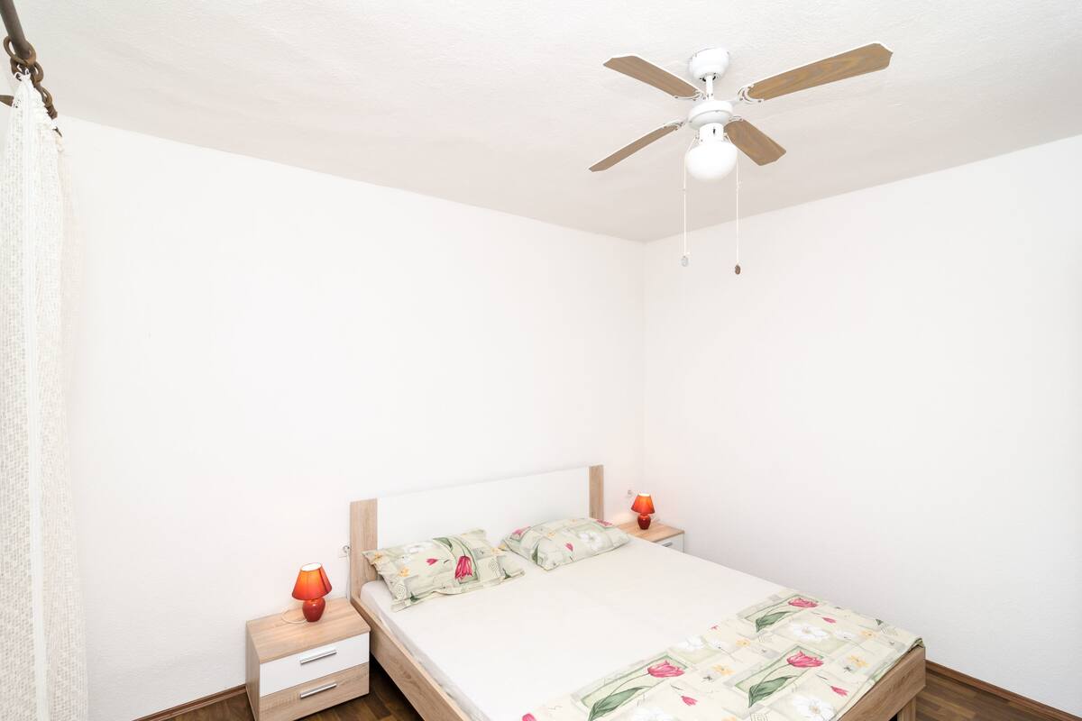 1 bedroom, iron/ironing board, free WiFi