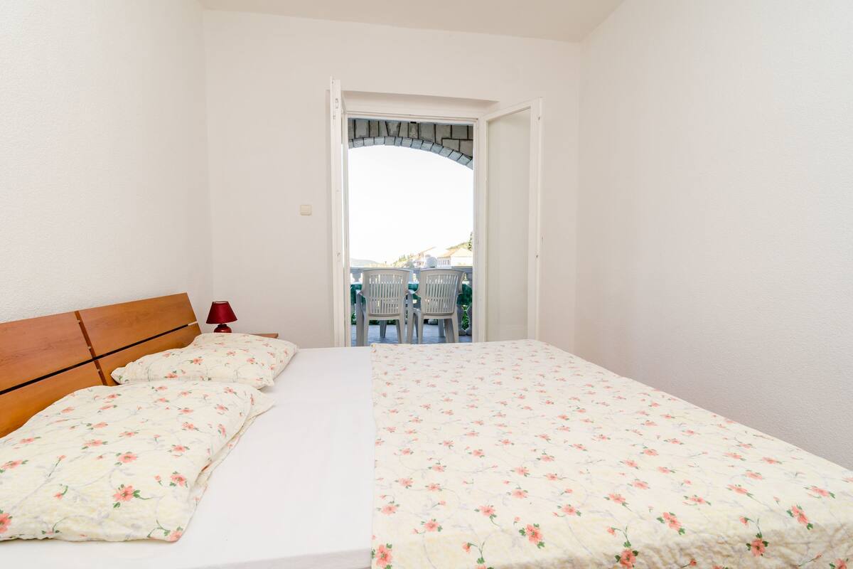 1 bedroom, iron/ironing board, free WiFi