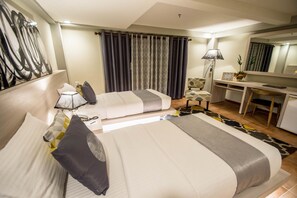 Minibar, in-room safe, desk, blackout curtains - Almont City Hotel (Butuan)